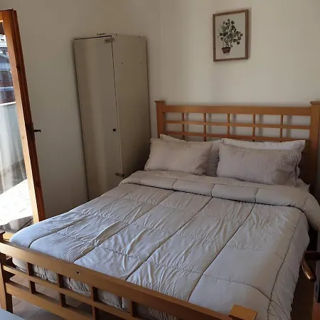 Impeccable 1-Bed Apartment In Scalea Daire *