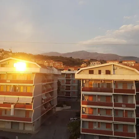 Daire Impeccable 1-Bed Apartment In Scalea