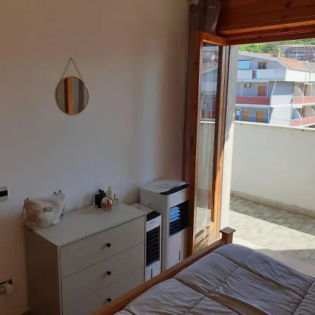 Daire Impeccable 1-Bed Apartment In Scalea *