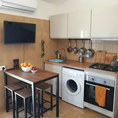 Daire Impeccable 1-Bed Apartment In Scalea Scalea
