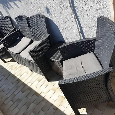 Daire Impeccable 1-Bed Apartment In Scalea