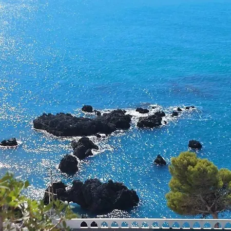 Impeccable 1-Bed Apartment In Scalea * Scalea
