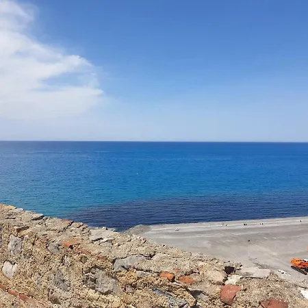 Daire Impeccable 1-Bed Apartment In Scalea